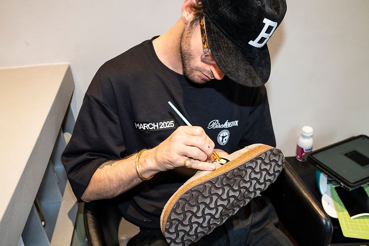 SHOE CUSTOMIZATION SHOE CUSTOMIZATION