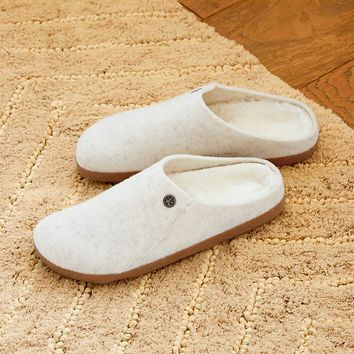 FW22_SlipperSeason_ST_1023195_05