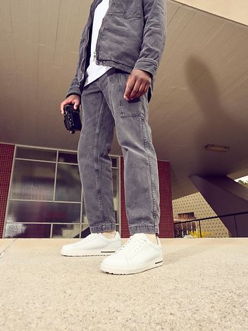 Bend low white leather