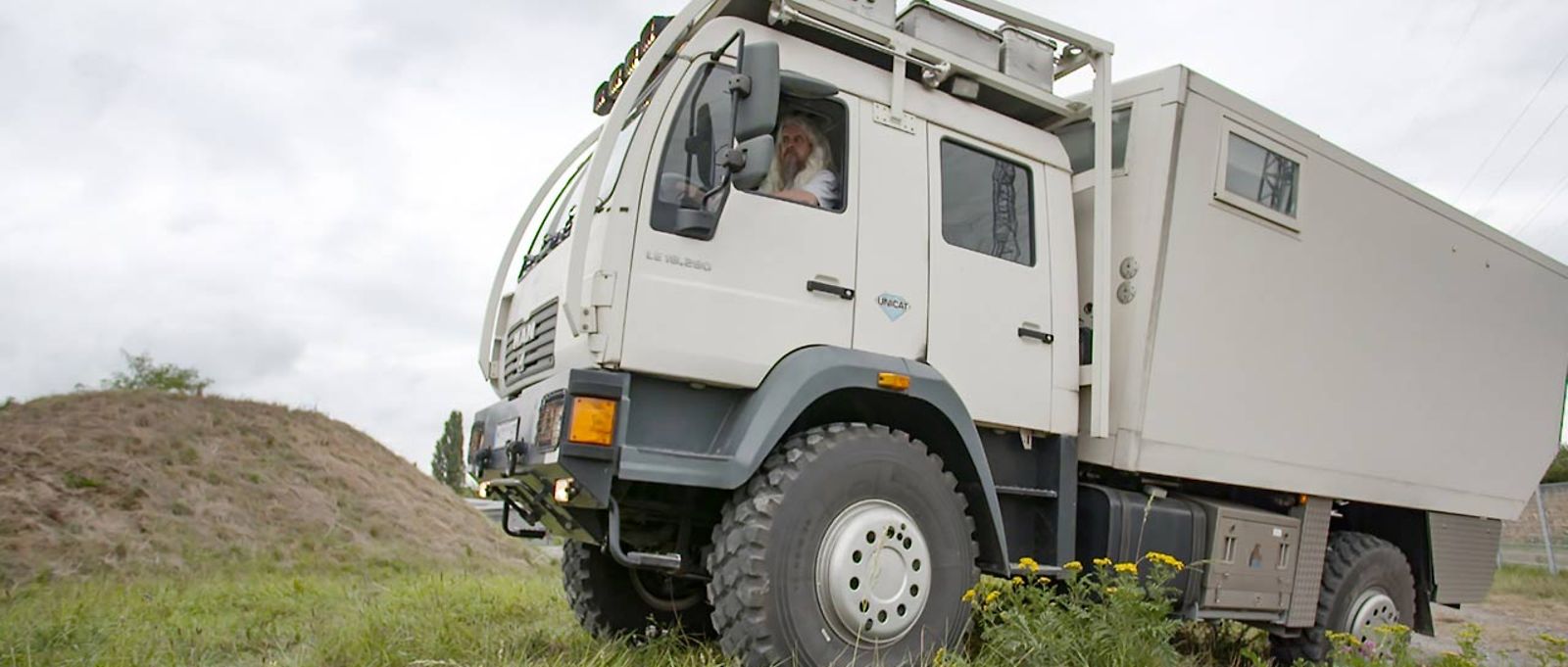 Expedition vehicle