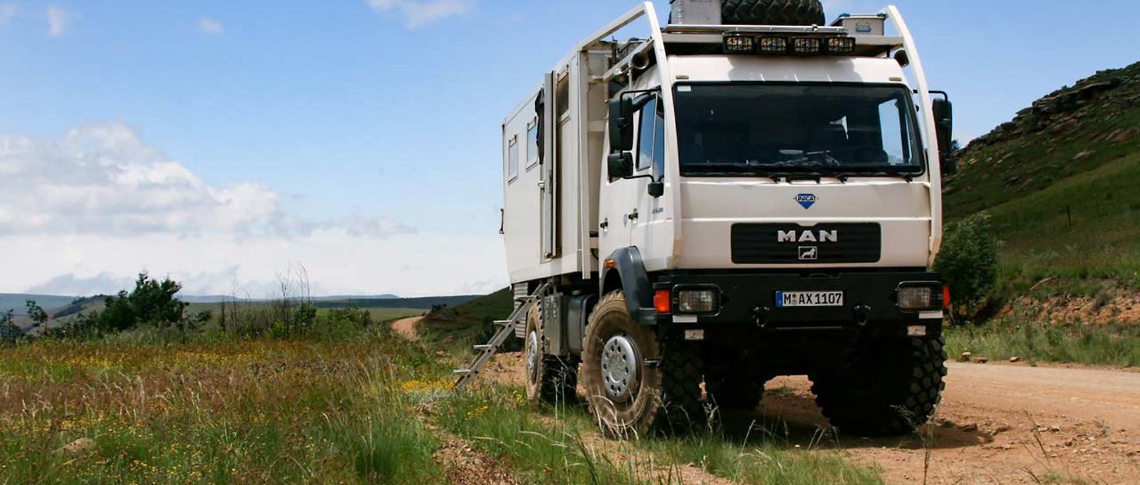 Expedition vehicle